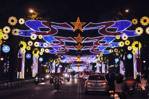 Kinh đô ánh sáng ở Sài Gòn chào đón năm mới 2017 - 1