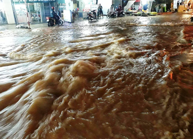 Đồng Nai: Thêm một người bị nước mưa cuốn mất tích - 1