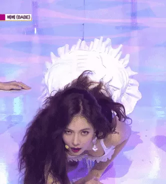 Nữ ca sĩ sexy nhất xứ Hàn gây tranh cãi với động tác quá gợi cảm trên sân khấu - 1