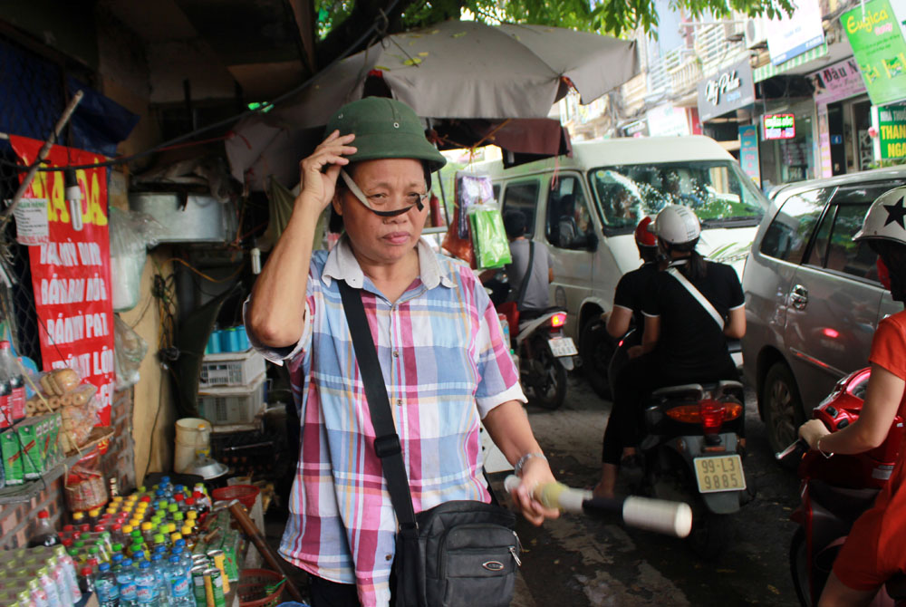 Theo chân bà Tiến “điên” dẹp loạn giao thông Hà Nội - 3