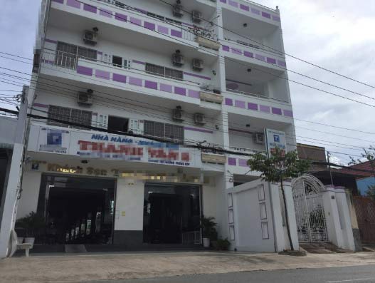 Nóng trong tuần: 2 cô gái xinh đẹp thành “người vô gia cư” vì… quên giấy tờ - 2