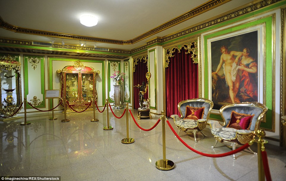 Choáng ngợp nội thất xa hoa bên trong “cung điện Versailles” ở Trung Quốc - 7