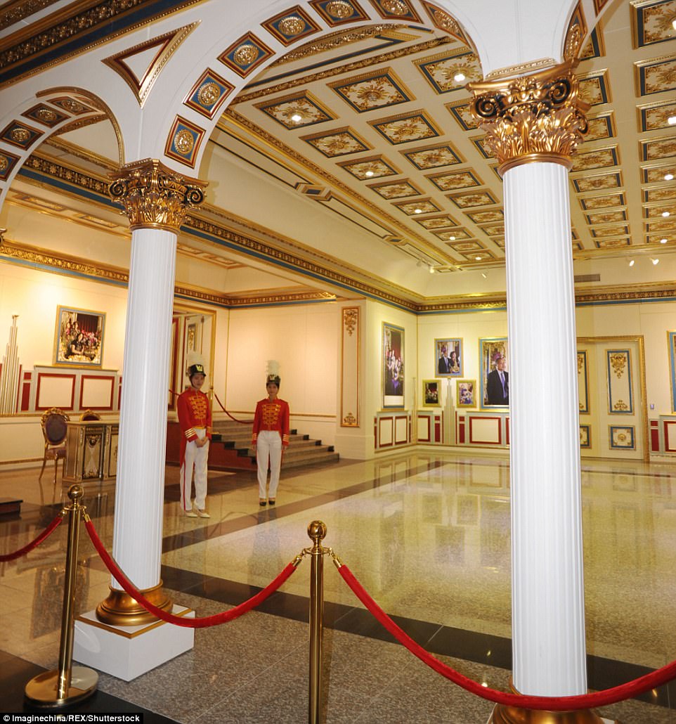 Choáng ngợp nội thất xa hoa bên trong “cung điện Versailles” ở Trung Quốc - 4