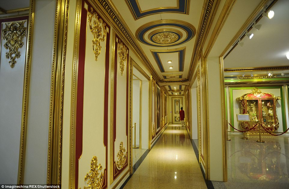 Choáng ngợp nội thất xa hoa bên trong “cung điện Versailles” ở Trung Quốc - 6