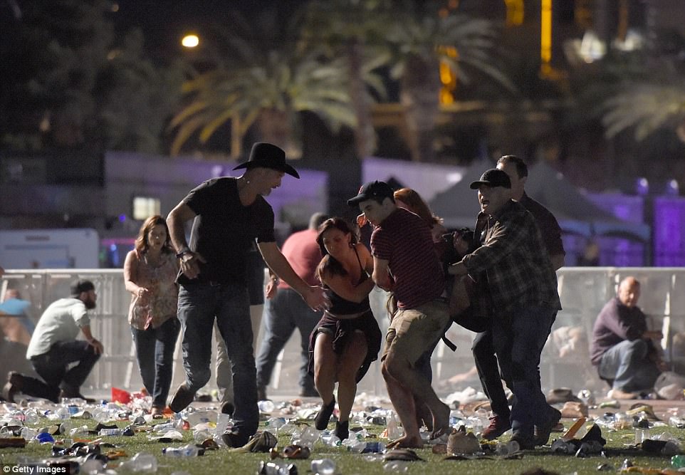 Mỹ: Xả súng đẫm máu tại lễ hội 30.000 người, ít nhất 50 người chết - 1