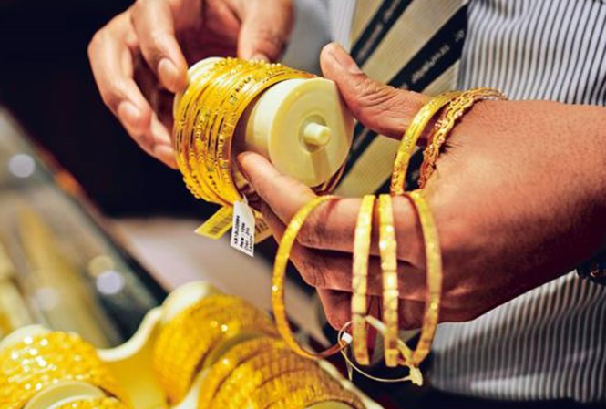 Giá vàng hôm nay 3/10: Tiếp đà giảm sâu - 1