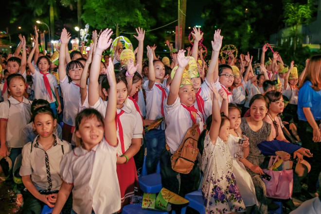 Trung Ruồi - Minh Tít làm chú Cuội mua vui cho trẻ nhỏ - 5