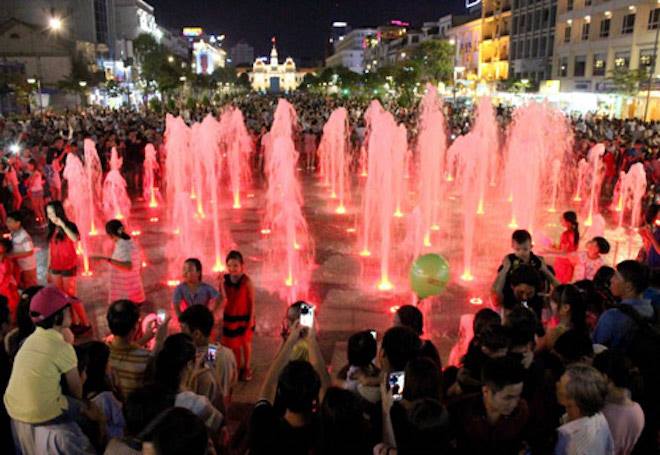 Người Sài Gòn phá cỗ Trung thu ở đâu những ngày mưa? - 4