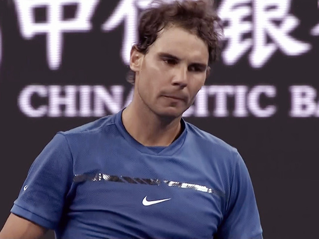 Clip hot tennis: Nadal ”xỏ háng” như Federer vẫn thua tuyệt kĩ lốp bóng