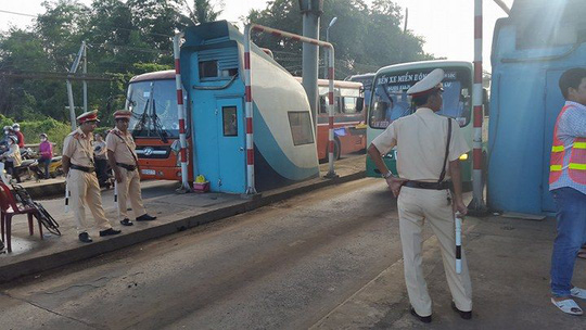 3 ngày liên tiếp tài xế dùng tiền lẻ ở BOT Biên Hòa - 6