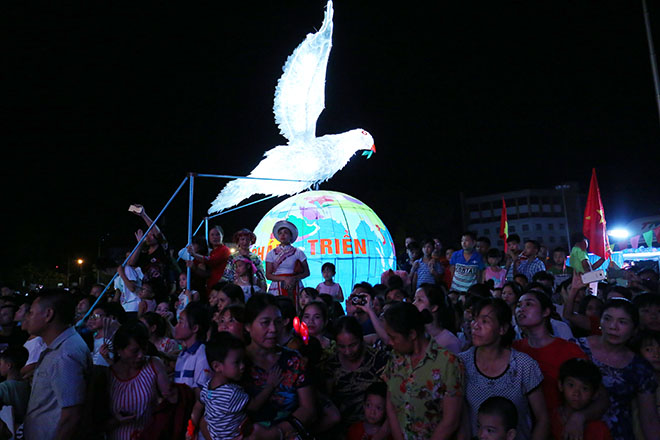 Lên Tuyên Quang ngắm voi, rùa "khủng" ra phố chơi Trung thu - 4