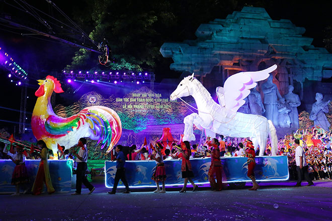 Lên Tuyên Quang ngắm voi, rùa "khủng" ra phố chơi Trung thu - 9