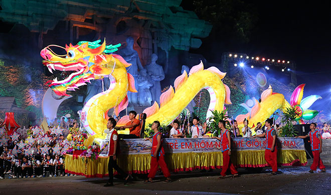 Lên Tuyên Quang ngắm voi, rùa "khủng" ra phố chơi Trung thu - 10