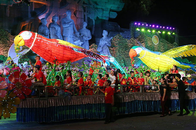 Lên Tuyên Quang ngắm voi, rùa "khủng" ra phố chơi Trung thu - 8