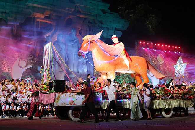 Lên Tuyên Quang ngắm voi, rùa "khủng" ra phố chơi Trung thu - 11