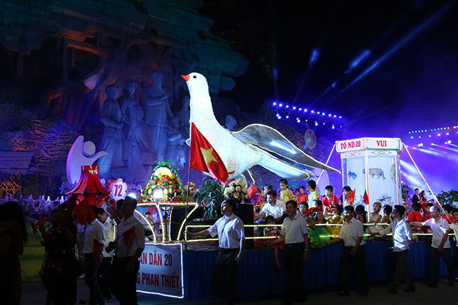 Lên Tuyên Quang ngắm voi, rùa "khủng" ra phố chơi Trung thu - 12