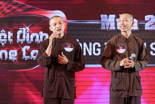 Hai &#34;sư thầy hát Bolero&#34; bỏ thi, bị cắt tiết mục trên sóng truyền hình - 2