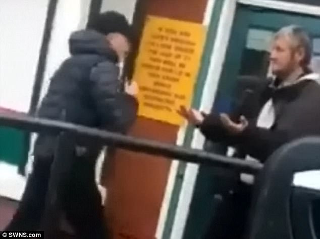 Anh: Thiếu niên 16 đấm một cú chết người, lĩnh 3 năm tù - 1