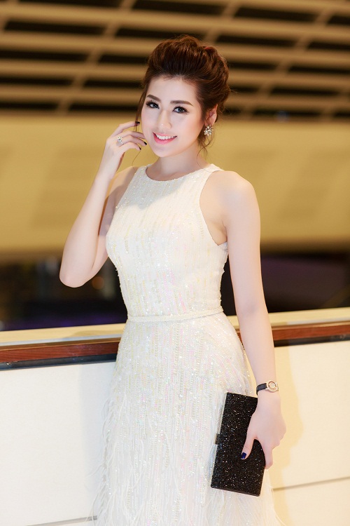 &#34;Bạn gái Noo Phước Thịnh&#34; là nữ MC VTV đẹp, sexy và nhiều đồ hiệu nhất? - 1