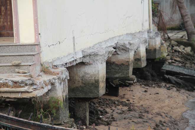 Kinh hãi 27 căn nhà sắp tuột xuống sông Sài Gòn! - 11