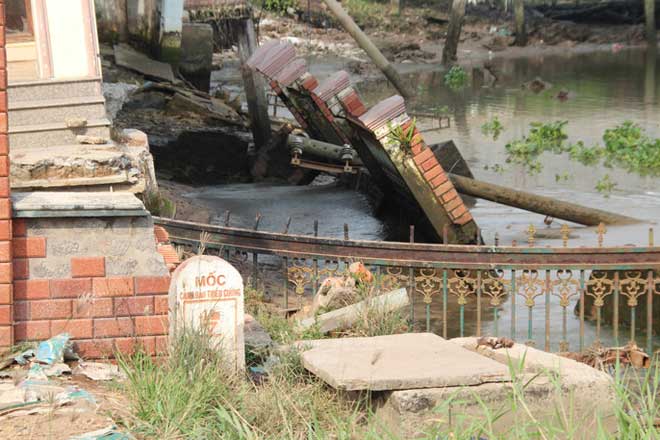 Kinh hãi 27 căn nhà sắp tuột xuống sông Sài Gòn! - 9