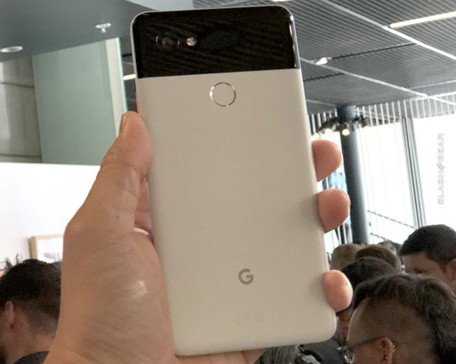Google ra mắt bộ đôi Pixel 2 với camera &#34;khủng&#34; hơn iPhone 8 Plus - 1