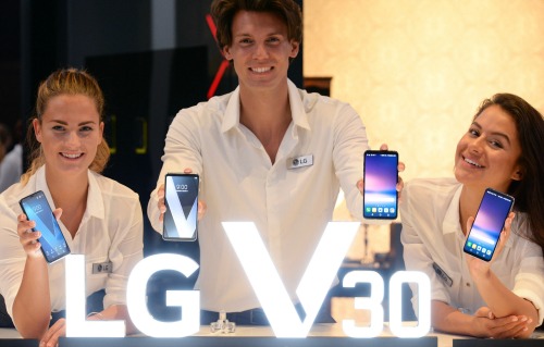 LG V30 và V30+ khác nhau ở điểm nào? - 1