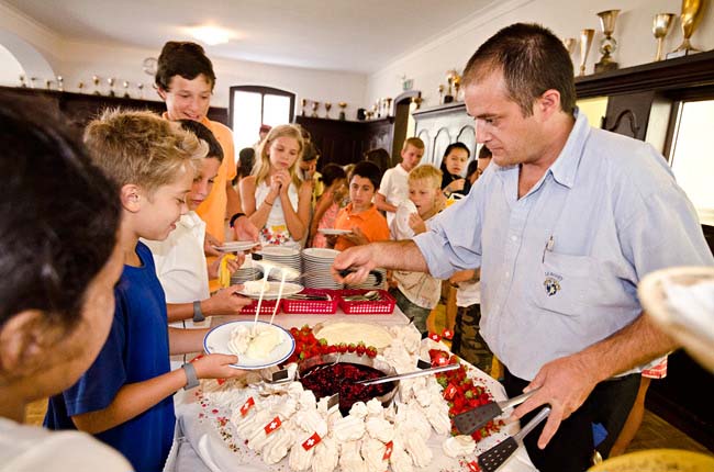 Lạc trôi trong ngôi trường cấp hai với mức học phí 2,6 tỷ một năm - 11