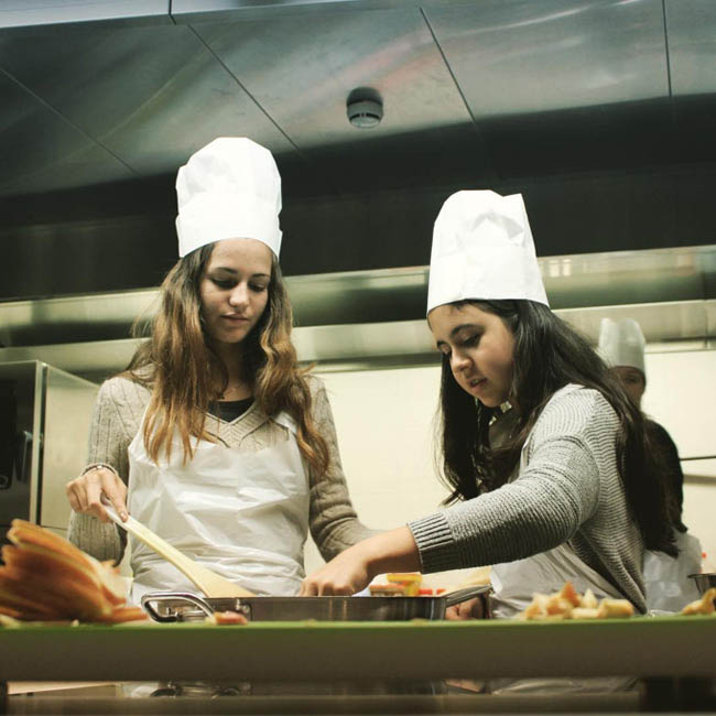 Lạc trôi trong ngôi trường cấp hai với mức học phí 2,6 tỷ một năm - 2