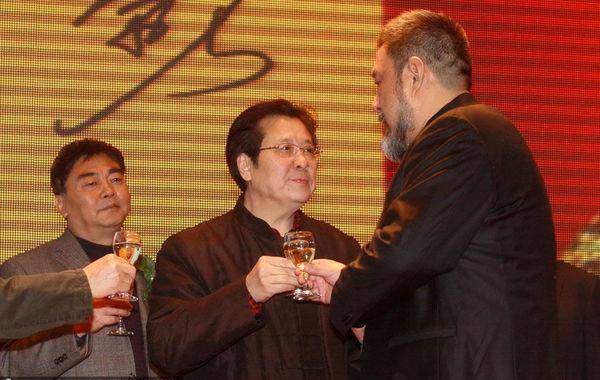 Diễn viên đóng Lưu Bị: Hoàng đế trên phim hóa kẻ trộm ngoài đời - 5