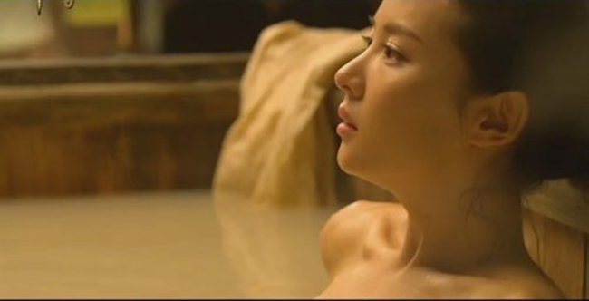 Nữ diễn viên Jo Yeo Jeong cũng là một trong những mỹ nhân không ngại để lộ da thịt để diễn tả được hết tính cách nhân vật của mình qua các phim cổ trang.