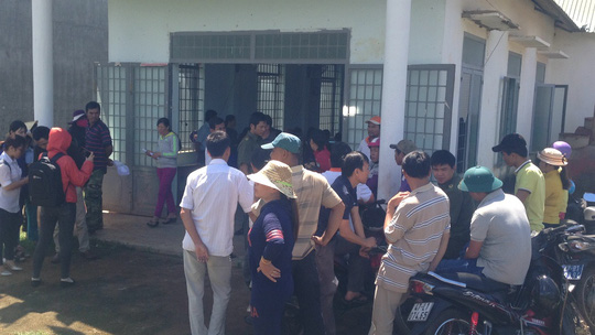 Vụ trưởng công an xã đá thau cá: Bồi thường cho tiểu thương - 2