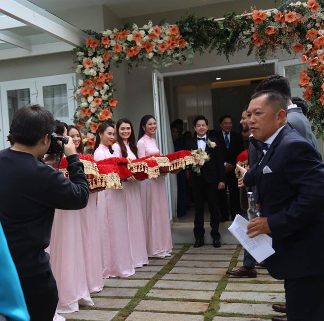 Hoa hậu Thu Thảo được đoàn xế sang "rước về dinh" - 4