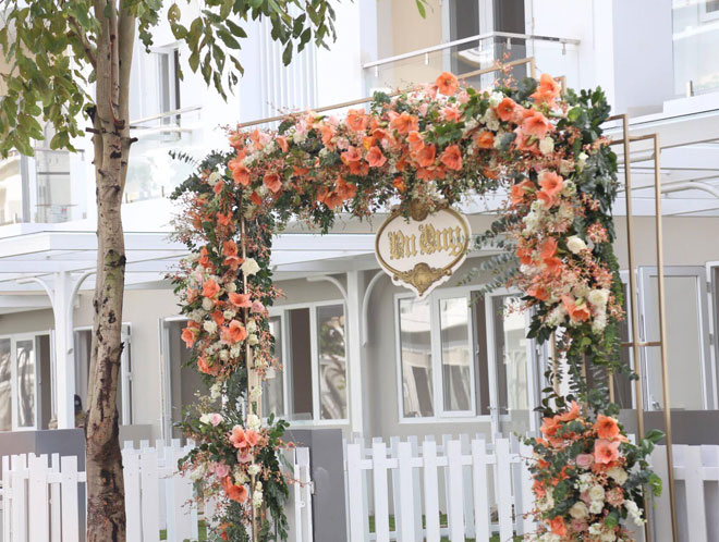 Hoa hậu Thu Thảo được đoàn xế sang "rước về dinh" - 6