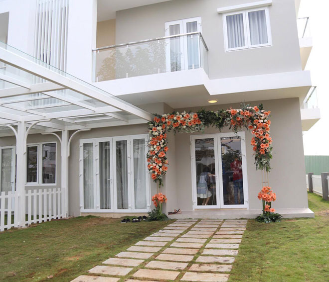 Hoa hậu Thu Thảo được đoàn xế sang "rước về dinh" - 7