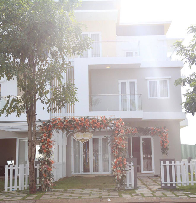 Hoa hậu Thu Thảo được đoàn xế sang "rước về dinh" - 8