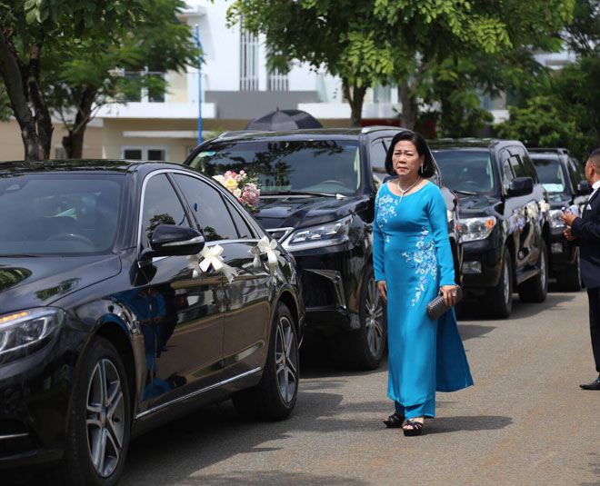 Hoa hậu Thu Thảo được đoàn xế sang "rước về dinh" - 2