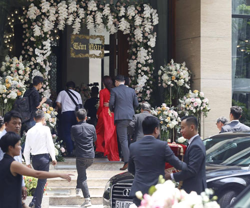 Hoa hậu Thu Thảo được đoàn xế sang "rước về dinh" - 3