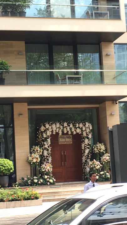 Hoa hậu Thu Thảo được đoàn xế sang "rước về dinh" - 11