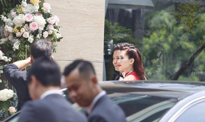 Hoa hậu Thu Thảo được đoàn xế sang "rước về dinh" - 4