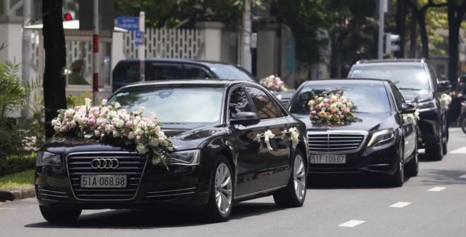 Hoa hậu Thu Thảo được đoàn xế sang "rước về dinh" - 8