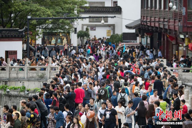 Choáng váng cảnh 461 triệu người TQ đổ ra đường dịp nghỉ lễ - 2