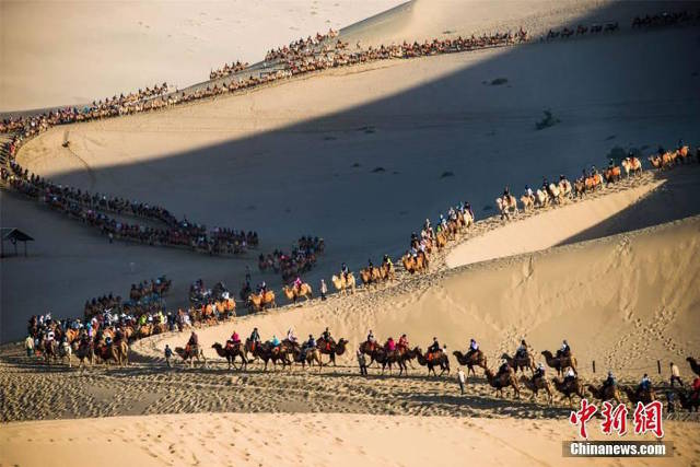 Choáng váng cảnh 461 triệu người TQ đổ ra đường dịp nghỉ lễ - 4