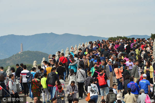 Choáng váng cảnh 461 triệu người TQ đổ ra đường dịp nghỉ lễ - 6