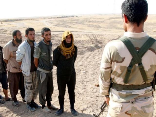 1.000 chiến binh IS tự 'nộp mình' cho liên quân Mỹ