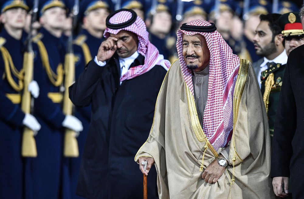 Vua Saudi mang 1.500 người, thuê trọn 2 khách sạn ở Moscow - 1