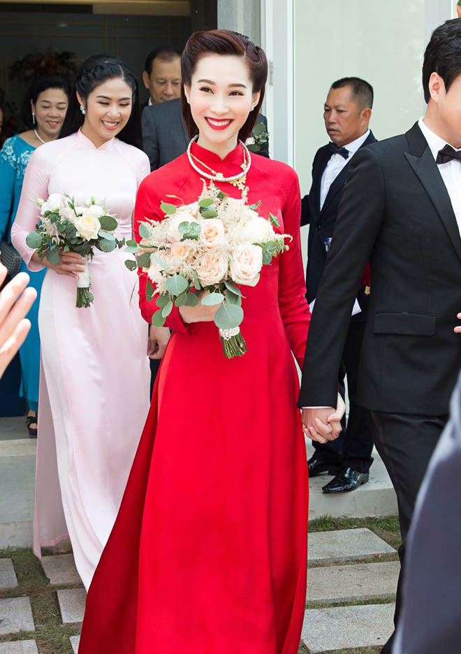 Thu Thảo và chồng đại gia ôm hôn đắm đuối trong tiệc cưới xa hoa - 9