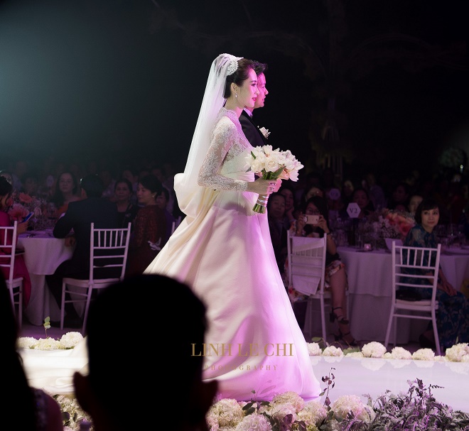 Thu Thảo và chồng đại gia ôm hôn đắm đuối trong tiệc cưới xa hoa - 7