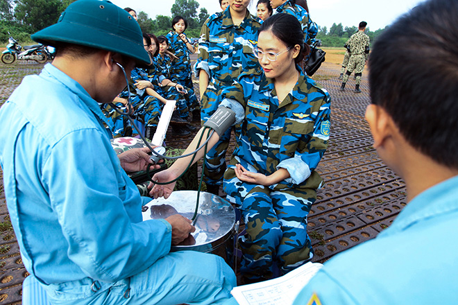 Clip: Giảng đường trên không của những “lính” dù trẻ - 2