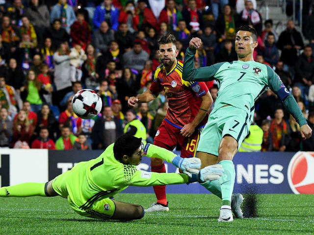 Andorra - Bồ Đào Nha: Ra chân thần tốc, Ronaldo cứu nguy